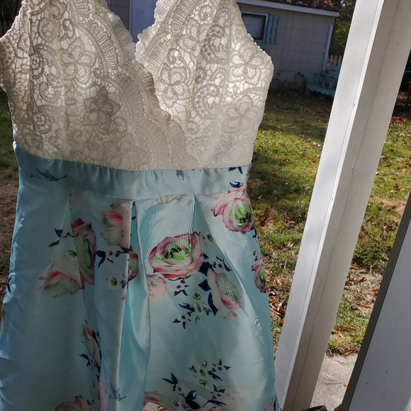 Womens Clothing - Picture 16 of 16